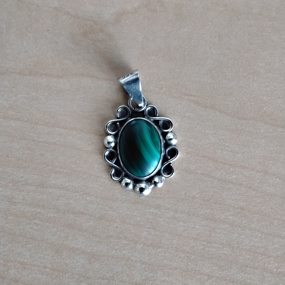 Vintage Beautiful .925 Sterling Silver Malachite Pendant.